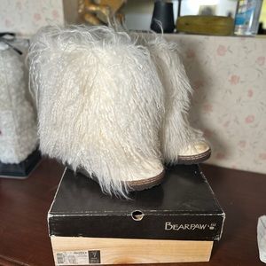 Bearpaw Boots 👢